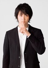 佐藤寛太演じる高千穂蒼佑。