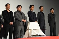 左からEXILE HIRO、錦織良成、AKIRA（EXILE / EXILE THE SECOND）、小林直己（EXILE / 三代目 J Soul Brothers from EXILE TRIBE）、青柳翔（劇団EXILE）。