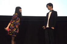 平祐奈（左）と千葉雄大（右）。