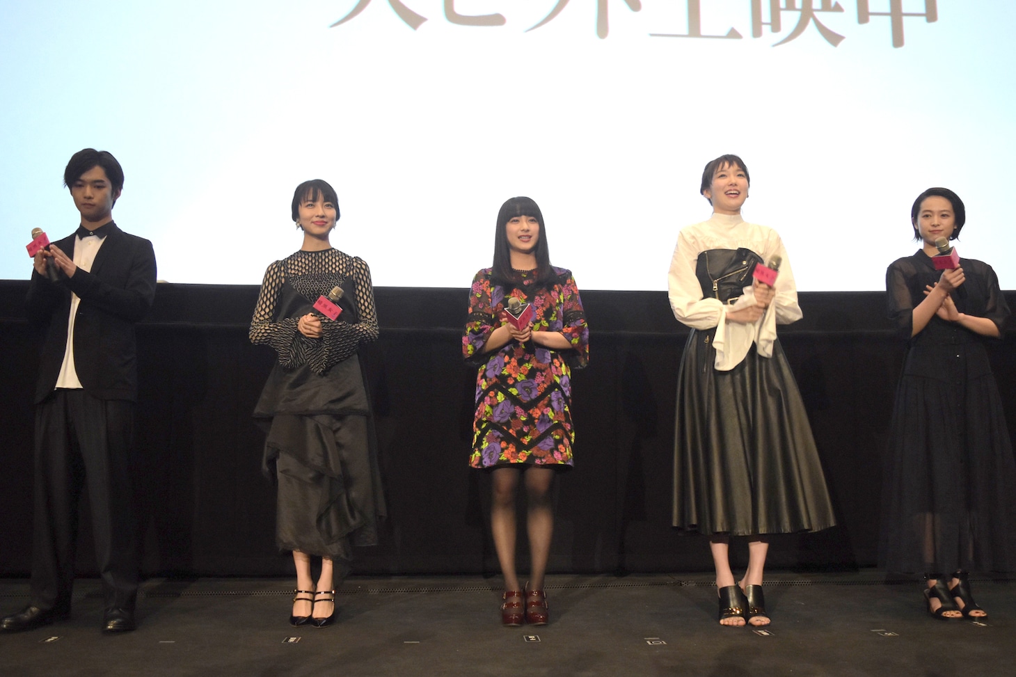 「暗黒女子」初日舞台挨拶の様子。