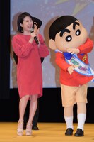 左から志田未来、野原しんのすけ。