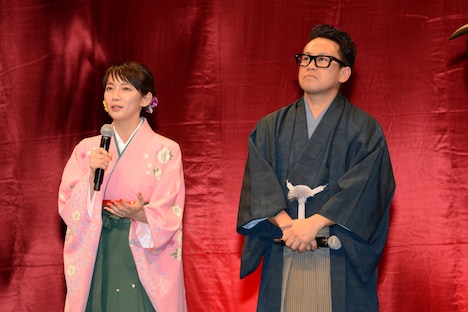 左から吉岡里帆、宮川大輔。