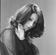 「カルーセル麻紀 夜は私を濡らす」 (c)1974日活株式会社