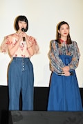 左から橋本愛、永野芽郁。