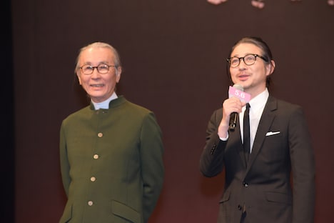 左から撮影の木村大作、キャストの吉岡秀隆。