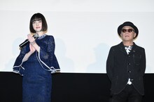 左から玉城ティナ、廣木隆一。