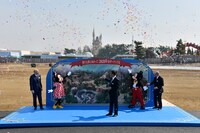 東京ディズニーランド大規模開発の起工式の様子。