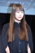 白本彩奈。左目は、アマゾン化した父親に食われたという設定。