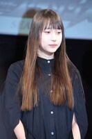 白本彩奈。左目は、アマゾン化した父親に食われたという設定。