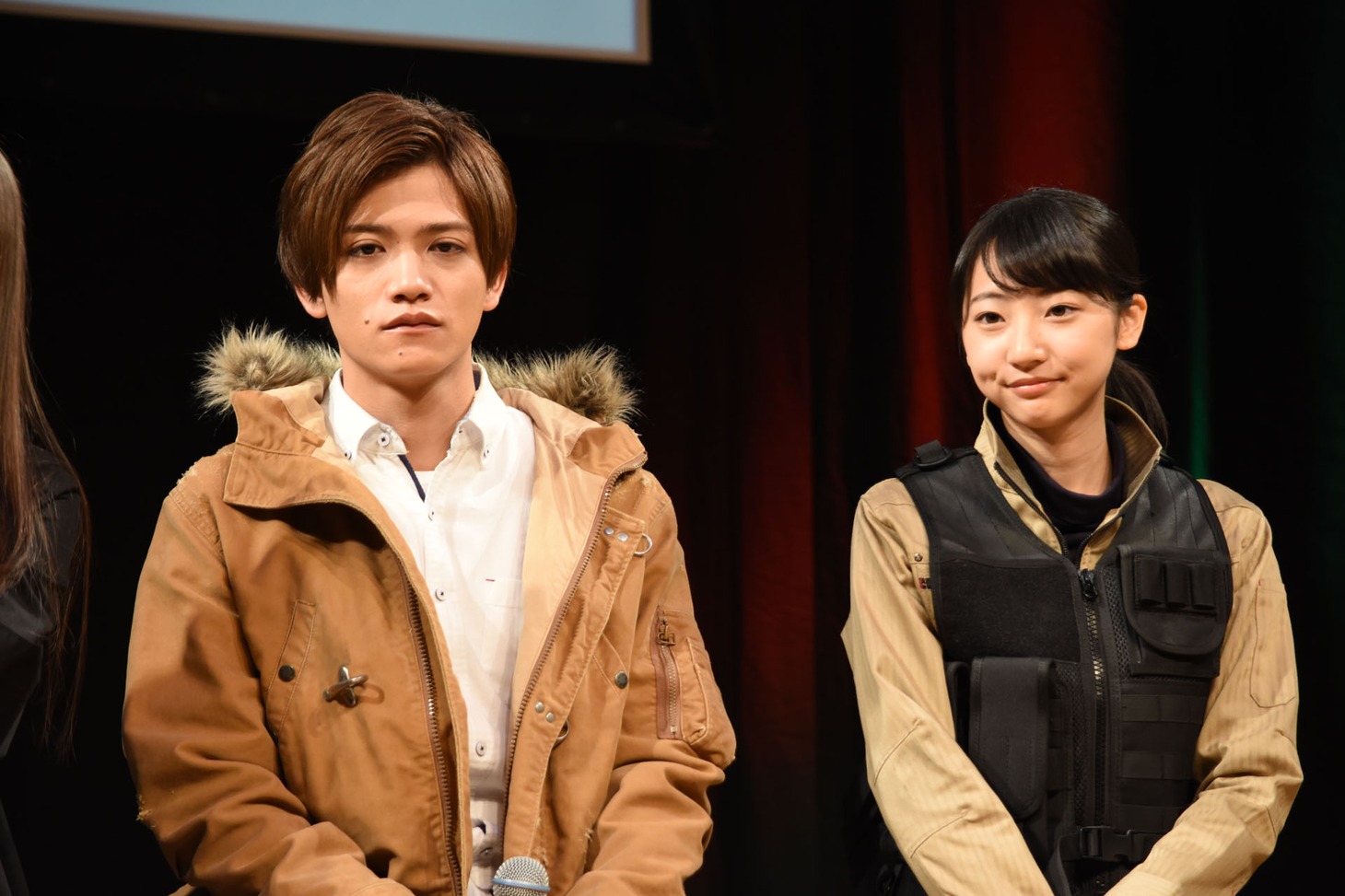 左から藤田富、武田玲奈。
