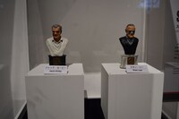 ジャック・カービーとスタン・リーのフィギュア。