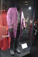「アベンジャーズ／エイジ・オブ・ウルトロン」より、ソーのパーティー場面の衣装。