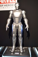 アイアンマン・マークIIのレプリカ。