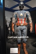 「キャプテン・アメリカ/ザ・ファースト・アベンジャー」より、キャプテン・アメリカの第2次世界大戦時のコスチューム。