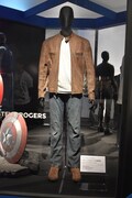 「シビル・ウォー/キャプテン・アメリカ」より、スティーブ・ロジャースの普段着。