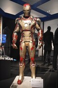 「アイアンマン3」より、破損したアイアンマン マーク42。