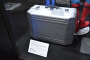 「スパイダーマン:ホームカミング」より、スターク・スパイディ・スーツケース。