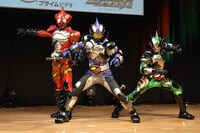 左から仮面ライダーアマゾンアルファ、仮面ライダーアマゾンネオ、仮面ライダーアマゾンニューオメガ。