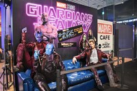 MARVEL CAFE店頭のパネル。