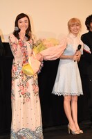 左から永野芽郁、Dream Ami。