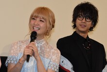 左からDream Ami、三浦翔平。