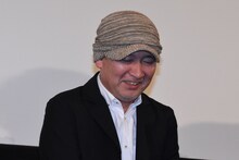 監督の新城毅彦。