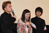 左から白濱亜嵐（GENERATIONS from EXILE TRIBE、EXILE）、永野芽郁、三浦翔平。