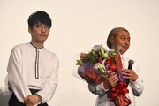 左から星野源、監督の湯浅政明。