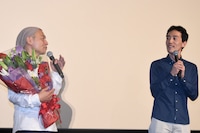 左から監督の湯浅政明、原作者の森見登美彦。