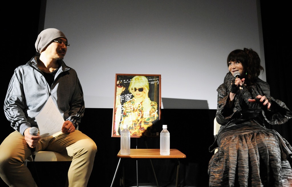 左から森直人、ローラ・アルバート。