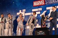 左から遠藤憲一、加藤浩次、秋元才加、山寺宏一、クリス・プラット。