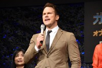 日本語で「こんにちはー！」と叫ぶクリス・プラット。