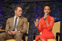 左からクリス・プラット、ゾーイ・サルダナ。