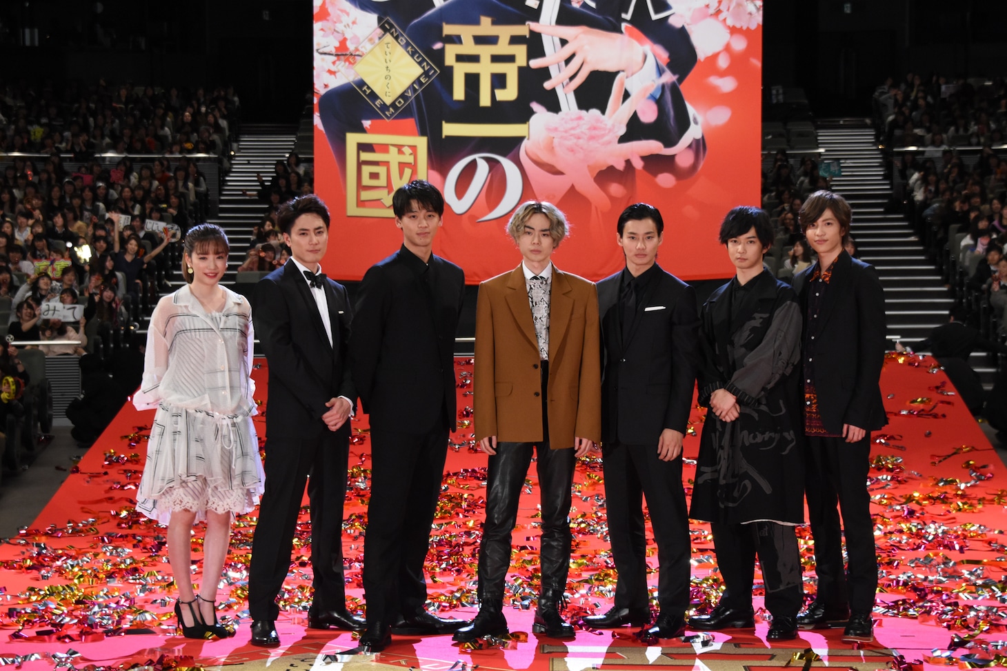 映画「帝一の國」の完成披露試写会より。左から永野芽郁、間宮祥太朗、竹内涼真、菅田将暉、野村周平、千葉雄大、志尊淳。