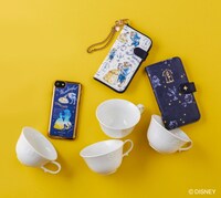 アイテム一例。スマートフォンカバー（iPhone6・6s・7対応 / 2808円）、ブック型スマートフォンケース（iPhone6・6s・7対応 / 3456円）、マルチフォンケース（3888円）。