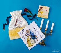 アイテム一例。巾着（2376円）、ミニタオル（各756円）。