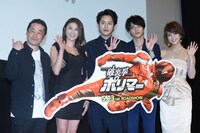 「破裏拳ポリマー」完成披露舞台挨拶の様子。