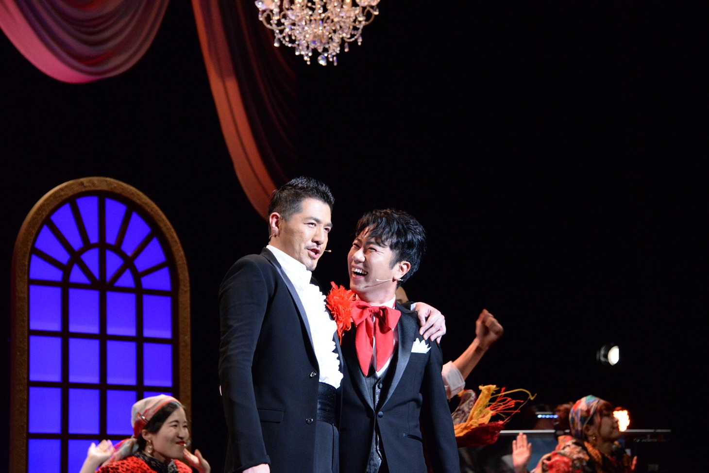 （左から）吉原光夫と藤井隆。