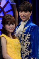 （左から）昆夏美、山崎育三郎。