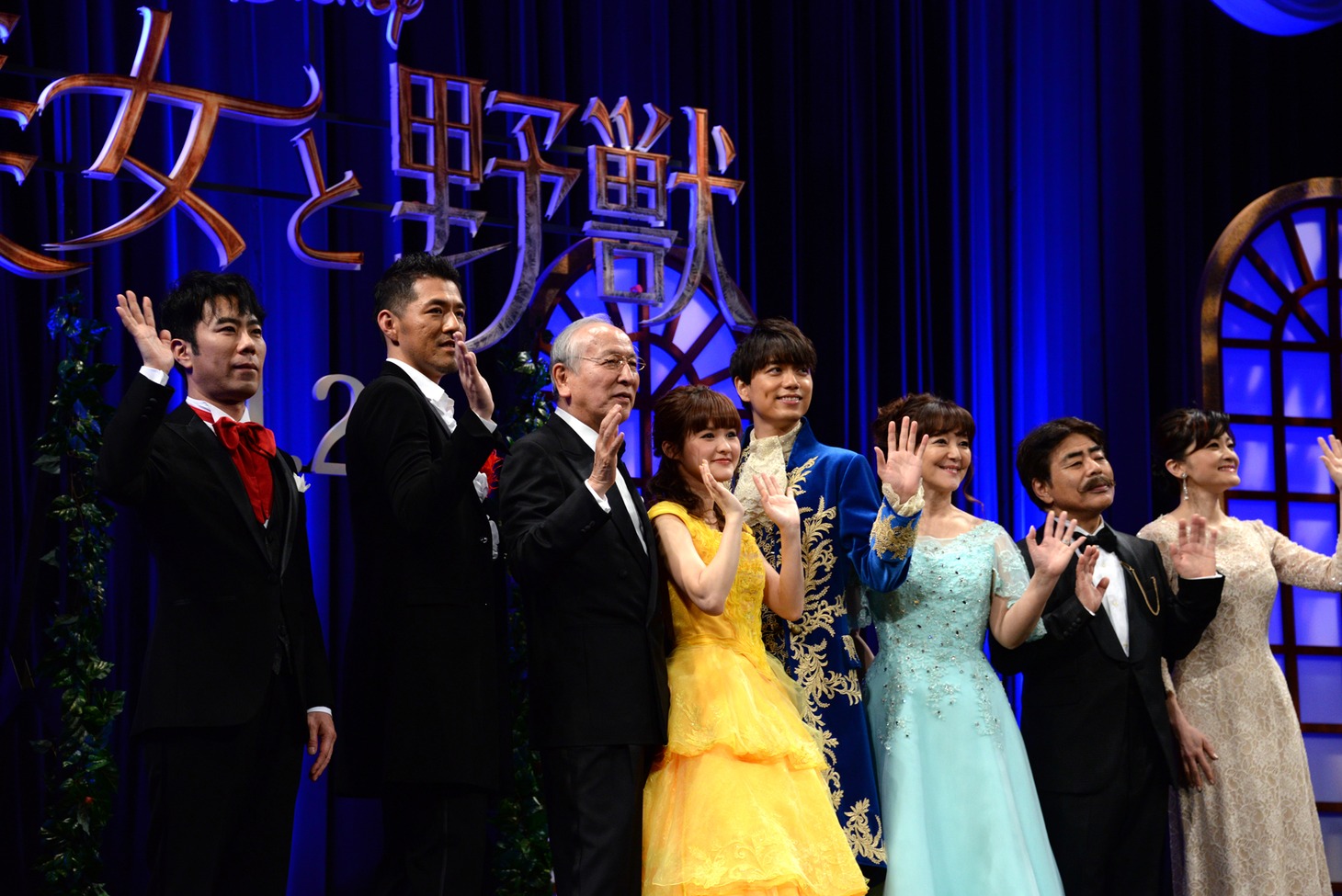 （左から）藤井隆、吉原光夫、村井國夫、昆夏美、山崎育三郎、岩崎宏美、小倉久寛、島田歌穂。