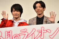 左から神木隆之介、高橋一生。