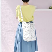 キャンバス ショルダートート（3780円）