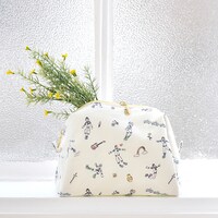 トラペーズポーチ（2700円）