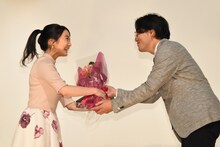 左から上白石萌音、「ちはやふる」2部作監督の小泉徳宏。