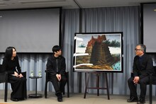 作品を観ながらのトークセッション。左からファシリテーターを務めた芸術新潮の吉田晃子編集長、河村康輔、大友克洋。
