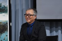 記者から「ネオバベルを描く気はないか」と聞かれ、「大変なんでね。でもこれを壊すのは楽しいだろうな」と大友克洋。