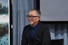 記者から「ネオバベルを描く気はないか」と聞かれ、「大変なんでね。でもこれを壊すのは楽しいだろうな」と大友克洋。