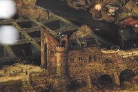 門の説明で指差された辺り。