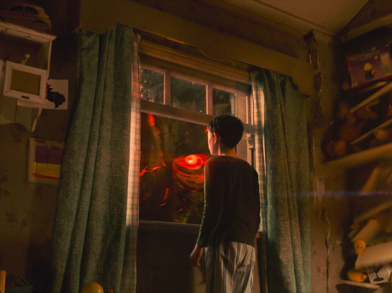 巨大な手が少年を連れ去る…ダークファンタジー「怪物はささやく」本予告