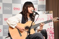 「春の歌」を披露する藤原さくら。